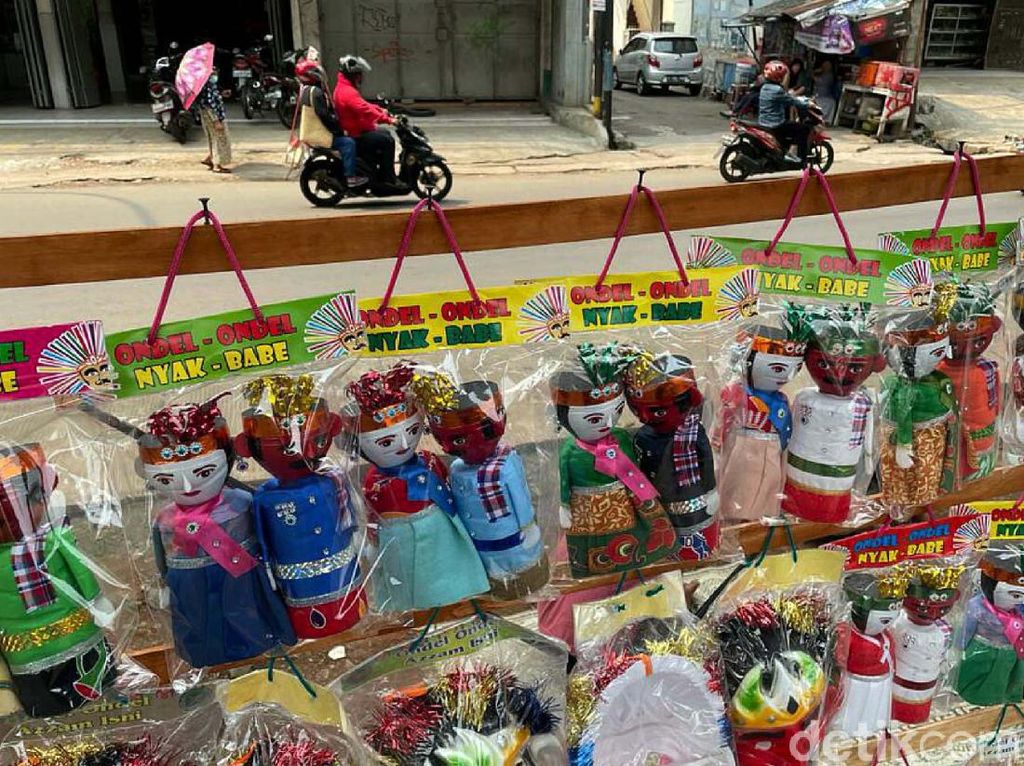 Mencari Cuan Lewat Miniatur Ondel-ondel dari Barang Bekas Mencari Cuan Lewat Miniatur Ondel-ondel dari Barang Bekas