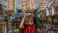 Pandemi Bikin Omzet Perajin Rotan Ini Melorot