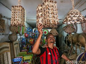 Pandemi Bikin Omzet Perajin Rotan Ini Melorot