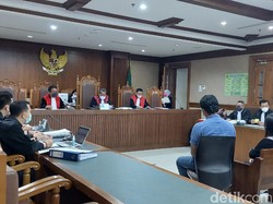 Saksi Sebut AKP Robin Panggil Azis Syamsuddin Bapak Asuh