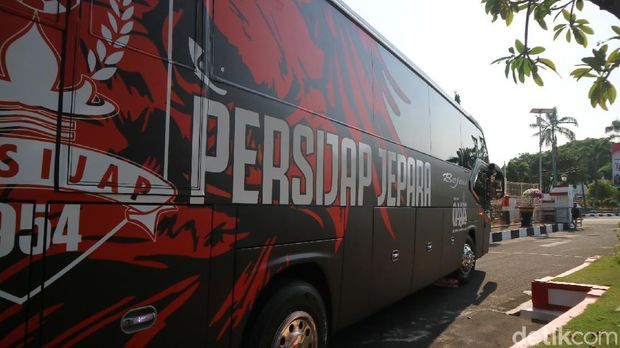 Acara pelepasan Persijap Jepara dan launching bus oleh Bupati Jepara di Pendapa Kabupaten, Senin (20/9/2021).