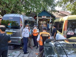 Ulah Juru Parkir Ngepruk di Solo, Mobil Dikasih Karcis Truk