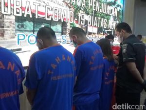 Jual Obat Terapi COVID-19 di Atas HET, 4 Orang Ditangkap Polisi Purwakarta Jual Obat Terapi COVID-19 di Atas HET, 4 Orang Ditangkap Polisi Purwakarta