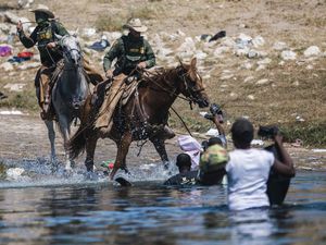 Bikin Geger, AS Setop Pakai Kuda untuk Halau Migran Haiti Bikin Geger, AS Setop Pakai Kuda untuk Halau Migran Haiti