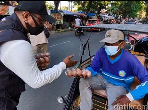 Harga Telur Ayam Anjlok, Begini Cara Relawan Lamongan Bantu Peternak