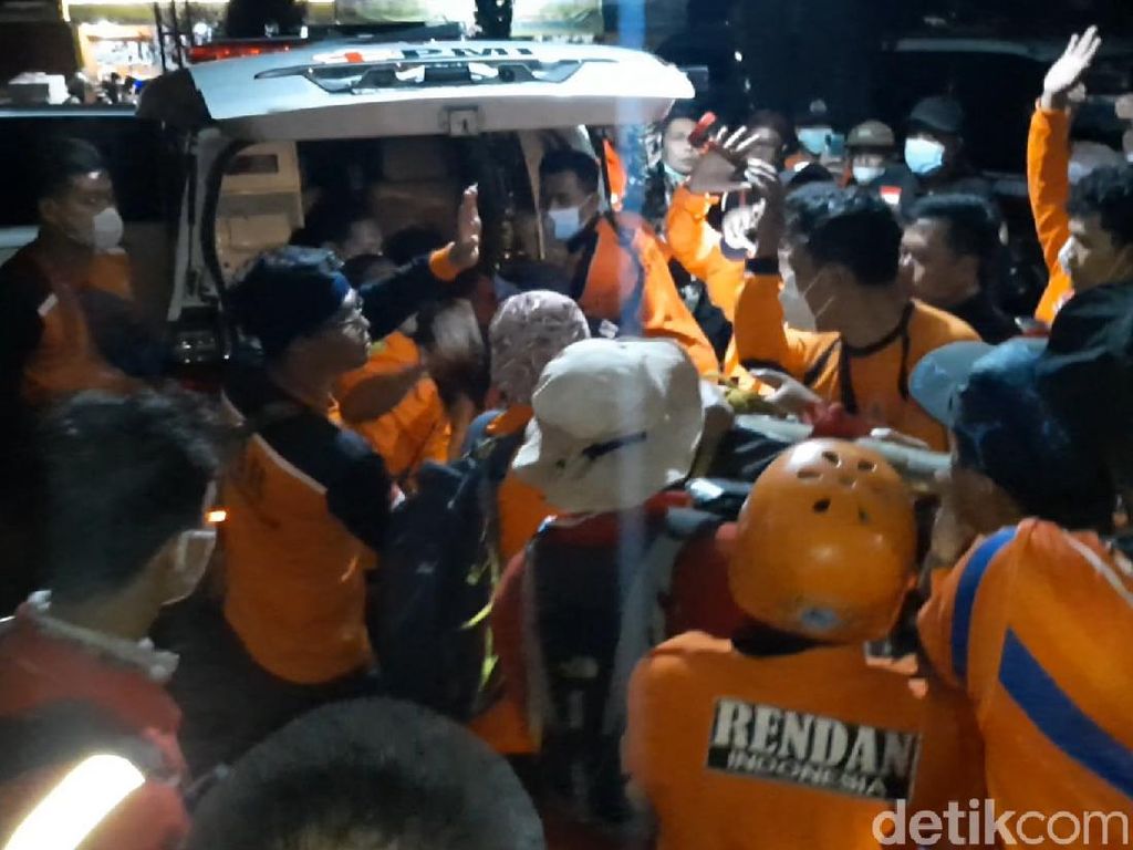 Pendaki Meninggal di Jalur Cemoro Kandang Gunung Lawu Pendaki Meninggal di Jalur Cemoro Kandang Gunung Lawu