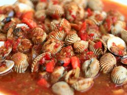 Menu Harian Ramadan 8: Sedap! Nasi Goreng Seafood dan Kerang Dara Saus Padang