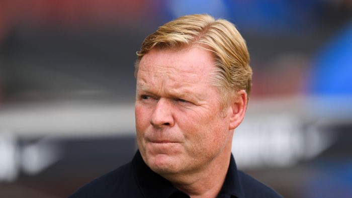 BARCELONA, SPAIN - AUGUST 29: Head coach Ronald Koeman of FC Barcelona looks on during the La Liga Santader match between FC Barcelona and Getafe CF at Camp Nou on August 29, 2021 in Barcelona, Spain. (Photo by David Ramos/Getty Images)