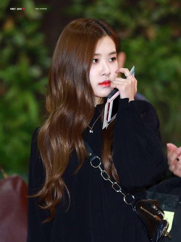 5 Inspirasi Gaya Rose BLACKPINK Pakai Little Black Dress, Chic dan Stylish!