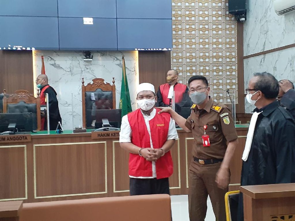Kisah Bu Wati Diusir Warga Buntut Hoax Babi Ngepet Disinggung Jaksa Kisah Bu Wati Diusir Warga Buntut Hoax Babi Ngepet Disinggung Jaksa