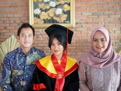 Salut! Anak Aldi Bragi dan Ikke Nurjanah Raih IPK Tinggi di Tengah Masalah Keluarga