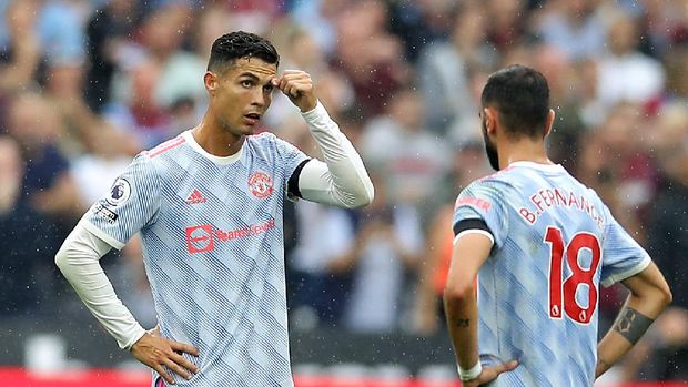 Soccer Football - Premier League - West Ham United v Manchester United - London Stadium, London, Britain - September 19, 2021 Manchester United's Cristiano Ronaldo looks dejected after West Ham United's Said Benrahma scores their first goal REUTERS/David Klein EDITORIAL USE ONLY. No use with unauthorized audio, video, data, fixture lists, club/league logos or 'live' services. Online in-match use limited to 75 images, no video emulation. No use in betting, games or single club /league/player publications. Please contact your account representative for further details.