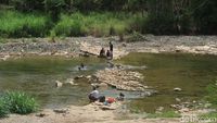 Foto: Sungai Oya, Hiburan Warga Gunungkidul Saat Tak Bisa Kemana-mana