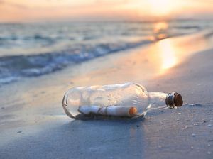 Pria Ini Temukan Botol Berisi Surat dari 16 Tahun Lalu Pria Ini Temukan Botol Berisi Surat dari 16 Tahun Lalu