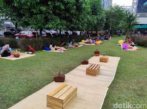 Taman Piknik : Asyiknya Makan Sambil Piknik di Bawah Pesawat Tempur Taman Piknik : Asyiknya Makan Sambil Piknik di Bawah Pesawat Tempur