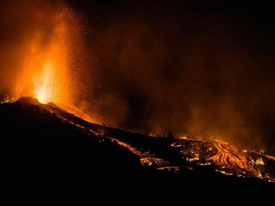 50 Tahun Tertidur, Gunung Cumbre Vieja di Spanyol Meletus