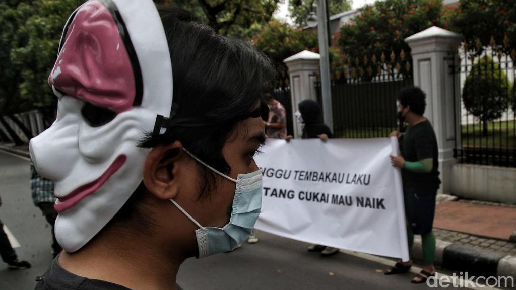 Tolak Kenaikan Cukai Rokok, Petani Tembakau Indonesia Demo di Jakarta