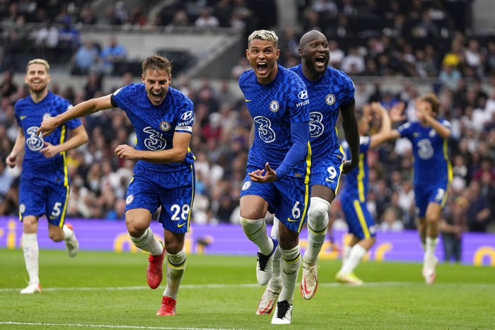 Chelseas Thiago Silva, center, celebrates after scoring the opening goal during the English Premier League soccer match between Tottenham Hotspur and Chelsea at the Tottenham Hotspur Stadium in London, England, Sunday, Sep. 19, 2021. (AP Photo/Matt Dunham)