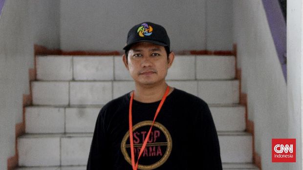 Unit Usaha Penyandang Disabilitas Kedaibilitas di Surabaya. CNN Indonesia/Farid Rahman Kedaibilitas didirikan tiga tahun lalu oleh Andi Fuad Rachmadi (35). Jebolan Universitas Negeri Malang, Jawa Timur ini sengaja mendirikan Kedaibilitas karena ingin membuktikan bahwa penyandang disabilitas juga bisa menjadi pengusaha. CNN Indonesia/Farid Rahman