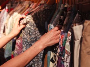 Kisah Sukses Tukang Koran Jadi Juragan Baju Bekas, Kini Omzetnya Rp 175 M Kisah Sukses Tukang Koran Jadi Juragan Baju Bekas, Kini Omzetnya Rp 175 M