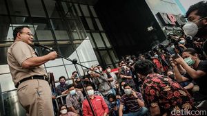 Anies Baswedan Selesai Diperiksa KPK, Muncul Massa Demo