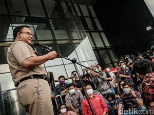 Anies Baswedan Selesai Diperiksa KPK, Muncul Massa Demo