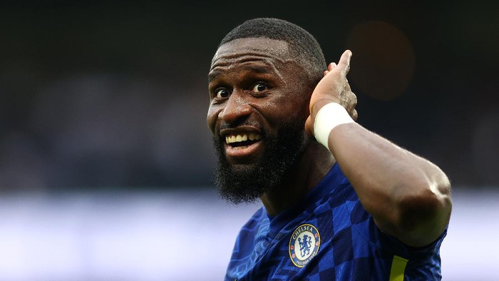 LONDON, ENGLAND - SEPTEMBER 19: Antonio Ruediger of Chelsea celebrates after scoring their sides third goal during the Premier League match between Tottenham Hotspur and Chelsea at Tottenham Hotspur Stadium on September 19, 2021 in London, England. (Photo by Catherine Ivill/Getty Images)