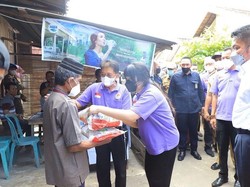 Pemprov Sumsel Salurkan 46 Ton Beras ke Warga Terdampak Pandemi