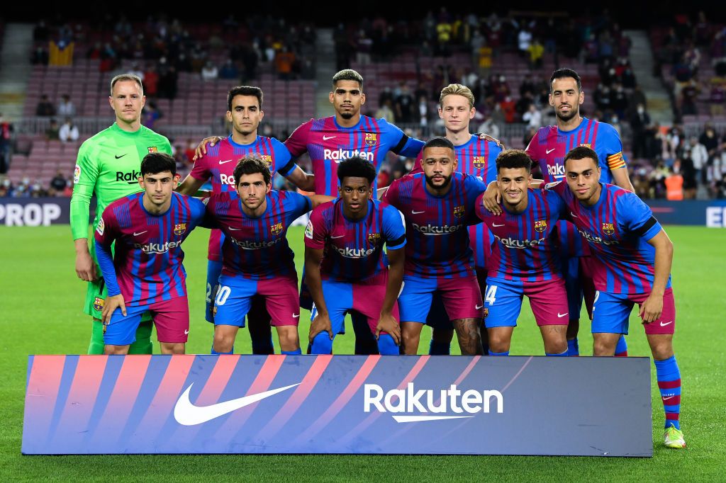 BARCELONA, SPAIN - SEPTEMBER 20: FC Barcelona players pose for a team picture during the La Liga Santander match between FC Barcelona and Granada CF at Camp Nou on September 20, 2021 in Barcelona, Spain. (Photo by David Ramos/Getty Images)