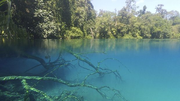 Danau Labuan Cermin Danau Labuan Cermin