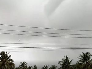 Detik-detik Puting Beliung Terjang Polman, 4 Rumah Warga Rusak!