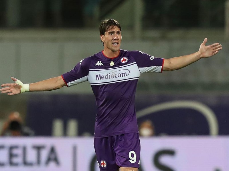FLORENCE, ITALY - AUGUST 28: Dusan Vlahovic of ACF Fiorentina reacts during the Serie A match between ACF Fiorentina and Torino FC at Stadio Artemio Franchi on August 28, 2021 in Florence, Italy  (Photo by Gabriele Maltinti/Getty Images)