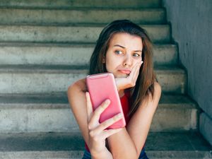 Efek Psikologis dari Chat yang Cuma Dijawab Oke Efek Psikologis dari Chat yang Cuma Dijawab Oke