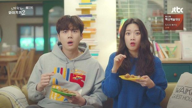 Kim Seon Ho & Mun Ka Young pertama kali bertemu dalam drama Welcome to Waikiki 2 sebagai pasangan. Bahkan mereka punya julukan dari fansnya yaitu Hotteok Couple, yang merupakan camilan favorit mereka dalam drama ini. Foto: dramabeans.com