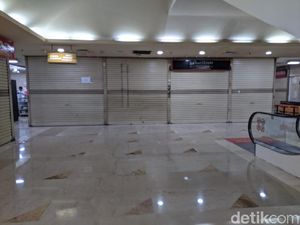 Sepi Banget, Kios di ITC Kuningan Diobral Setengah Harga!
