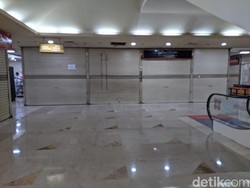 Sepi Banget, Kios di ITC Kuningan Diobral Setengah Harga!