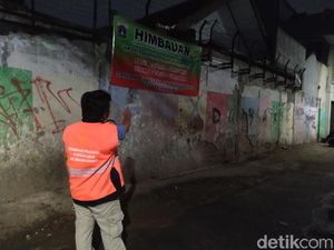 Sempat Dikeluhkan Warga, Jalanan Kramat Bersih dari Sampah Malam Ini Sempat Dikeluhkan Warga, Jalanan Kramat Bersih dari Sampah Malam Ini