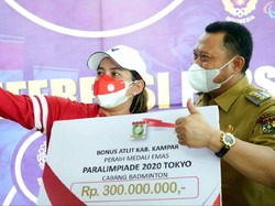 Leani Ratri Dapat Bonus dari Bupati Kampar, Juga Akan Dibuatkan GOR
