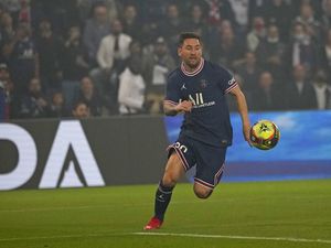 PSG: Messi Cedera Lutut, Absen Pekan Ini