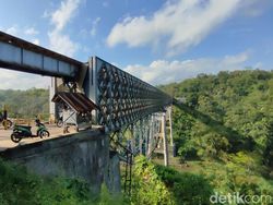 Melihat Panorama Jembatan Cirahong Ciamis yang Bersejarah