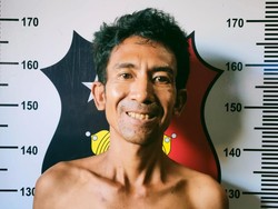 Diamankan Polisi, Terduga Penyerang Ustaz di Batam Tersenyum Saat Difoto