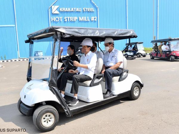 Potret Jokowi Sopiri Puan di Banten