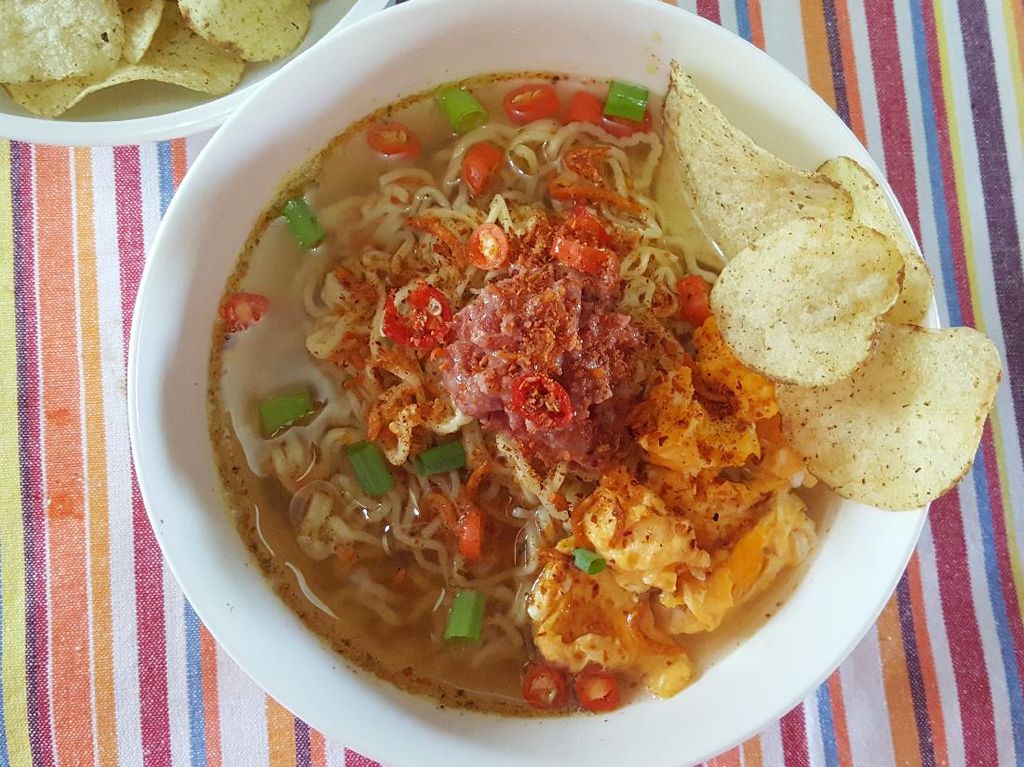 Resep Mie Instan Kuah Cabe Super Pedas yang Bikin Mata Melek Resep Mie Instan Kuah Cabe Super Pedas yang Bikin Mata Melek