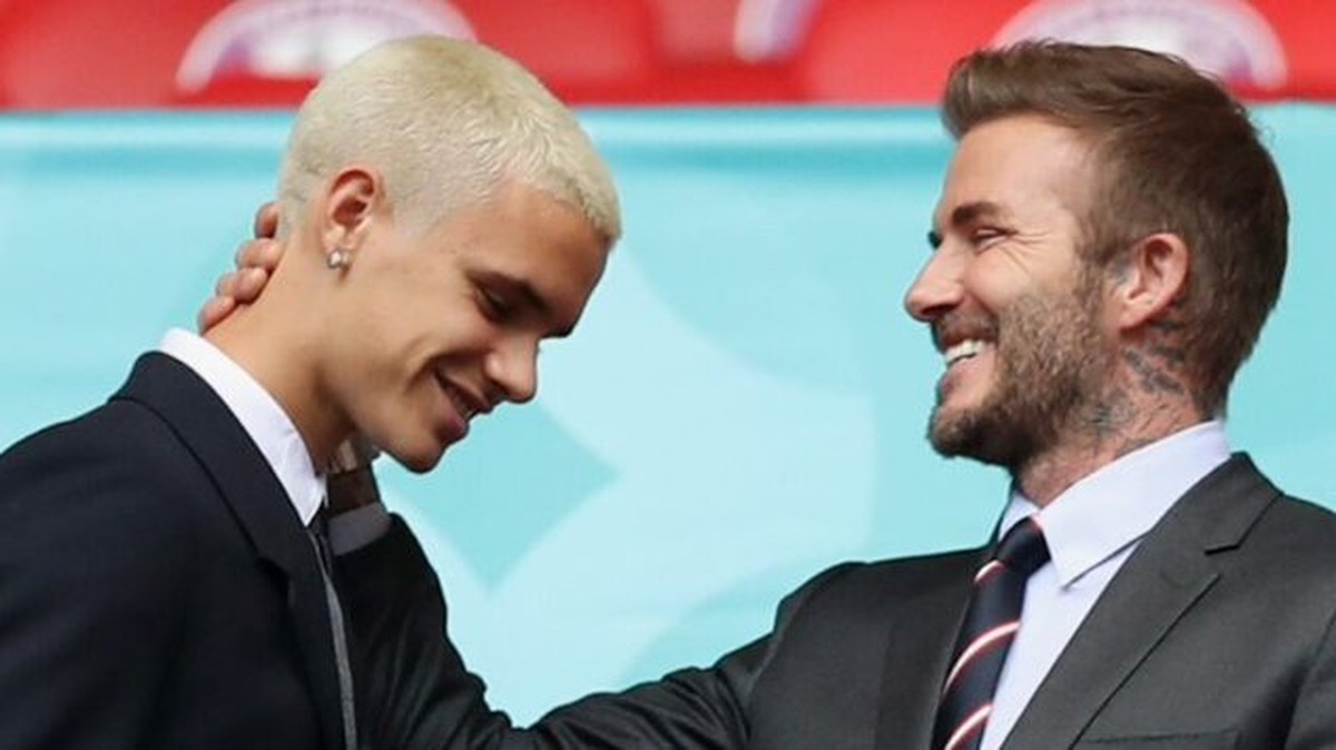 Romeo Beckham dan David Beckham. (Foto: Alex Morton - UEFA/UEFA via Getty Images)