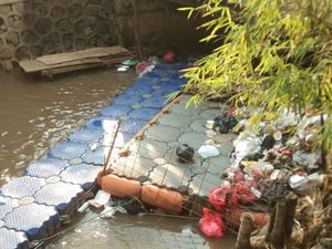 Sampah Kali Dekat Kelurahan Rawa Bunga Perlu Diangkut untuk #CegahBanjir Sampah Kali Dekat Kelurahan Rawa Bunga Perlu Diangkut untuk #CegahBanjir