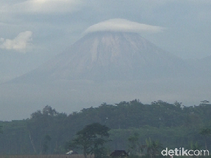 Cantik! Gunung Semeru Hari Ini Bertopi Awan Putih Cantik! Gunung Semeru Hari Ini Bertopi Awan Putih