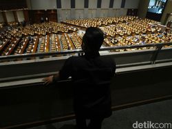 Sunyi Sepi Rapat Paripurna DPR di Masa Pandemi