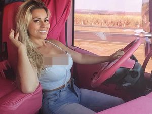 8 Foto Supir Truk yang Jadi Selebgram, Penampilan Seksinya Mengundang Kritik 8 Foto Supir Truk yang Jadi Selebgram, Penampilan Seksinya Mengundang Kritik