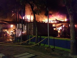 Toko Swalayan di Cilandak Jaksel Kebakaran