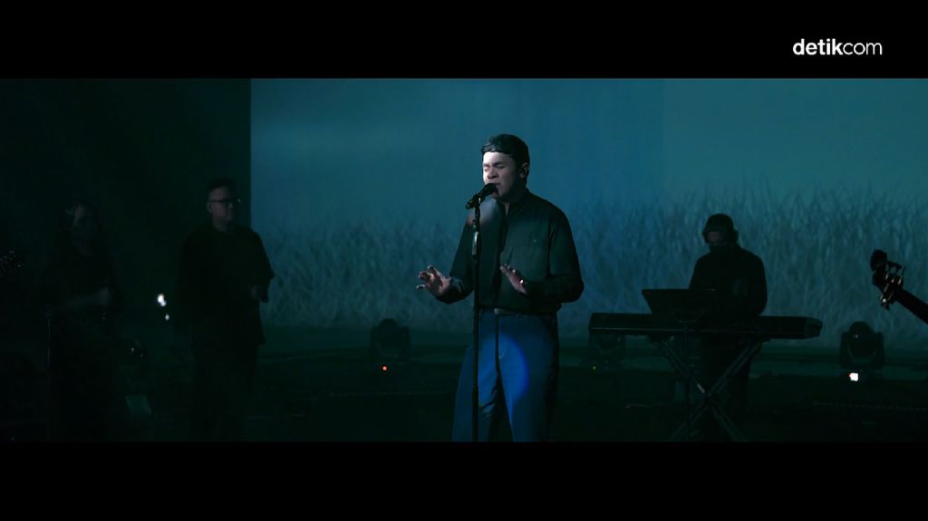 Melihat Kembali Penampilan Tulus Semalam Melihat Kembali Penampilan Tulus Semalam